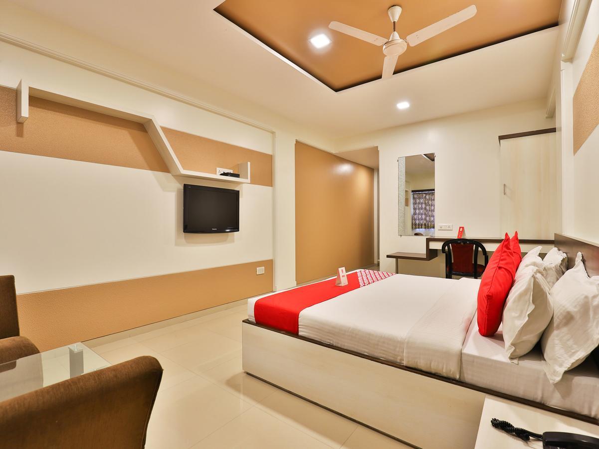 Hotel Ostria Сурат Экстерьер фото